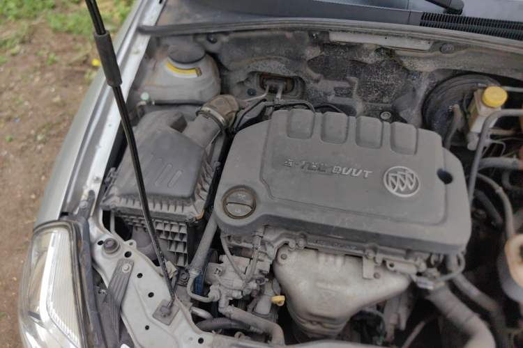 Used Buick Excelle 2013 1.5L Manual Classic Model Engine Bay Right