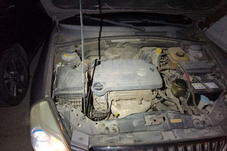 Used Buick Excelle 2013 1.5L Manual Luxury Model Engine Bay Right