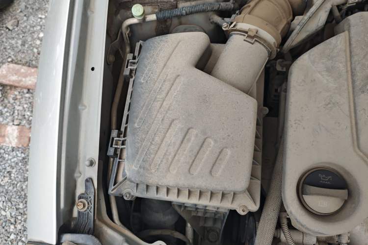 Used Buick Excelle 2013 1.5L Automatic Classic Model Engine Bay Right