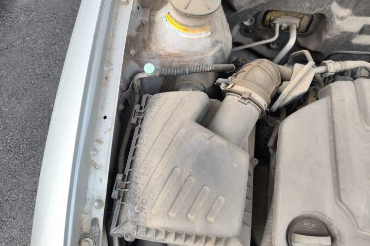 Used Buick Excelle 2013 1.5L Manual Classic Model Engine Bay Right