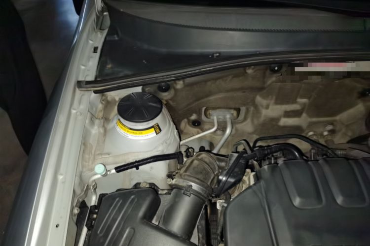 Used Buick Excelle 2013 1.5L Automatic Classic Model Engine Bay Right