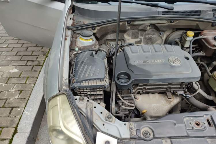 Used Buick Excelle 2013 1.5L Manual Classic Model Engine Bay Right