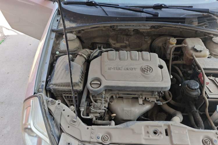 Used Buick Excelle 2013 1.5L Manual Luxury Model Engine Bay Right