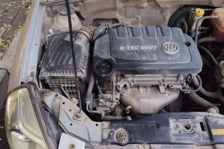 Used Buick Excelle 2013 1.5L Manual Classic Model Engine Bay Right