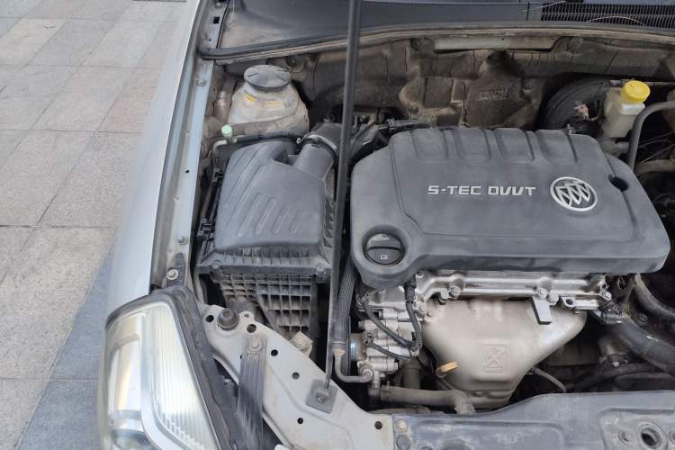 Used Buick Excelle 2013 1.5L Automatic Classic Model Engine Bay Right