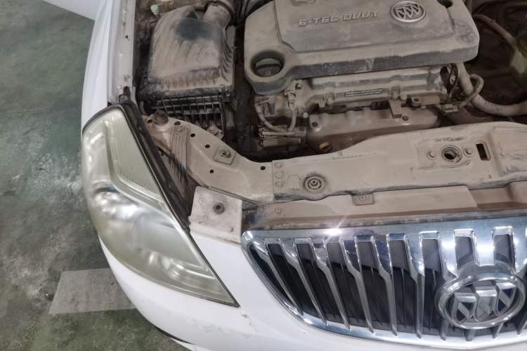 Used Buick Excelle 2013 1.5L Automatic Classic Model Engine Bay Right