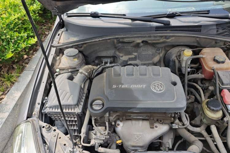 Used Buick Excelle 2013 1.5L Manual Luxury Model Engine Bay Right