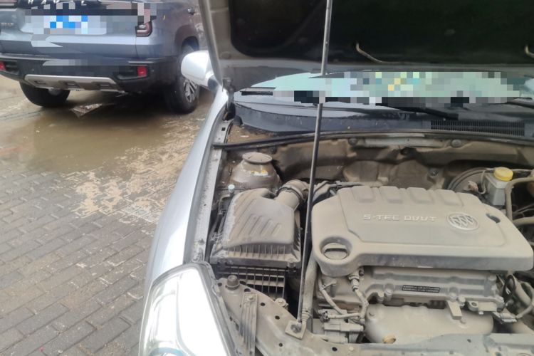 Used Buick Excelle 2013 1.5L Automatic Classic Model Engine Bay Right