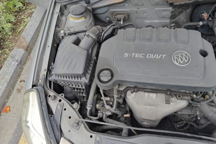 Used Buick Excelle 2013 1.5L Automatic Classic Model Engine Bay Right