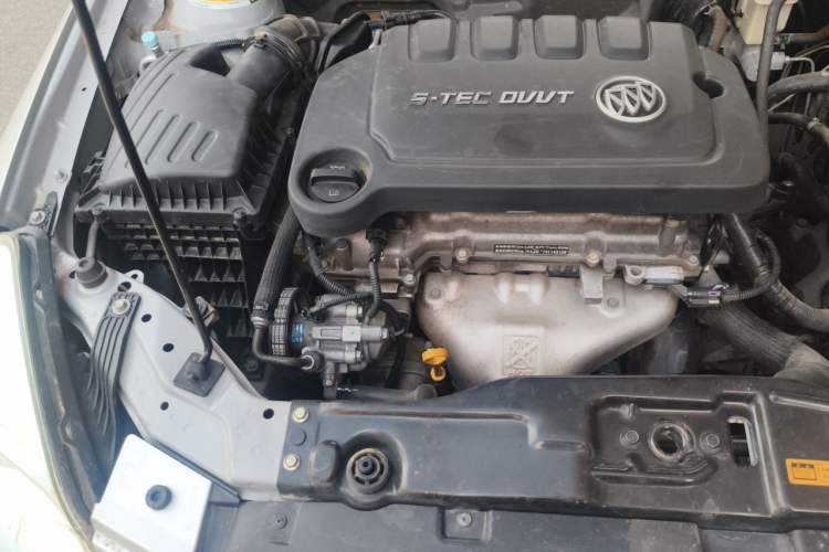 Used Buick Excelle 2013 1.5L Manual Classic Model Engine Bay Right