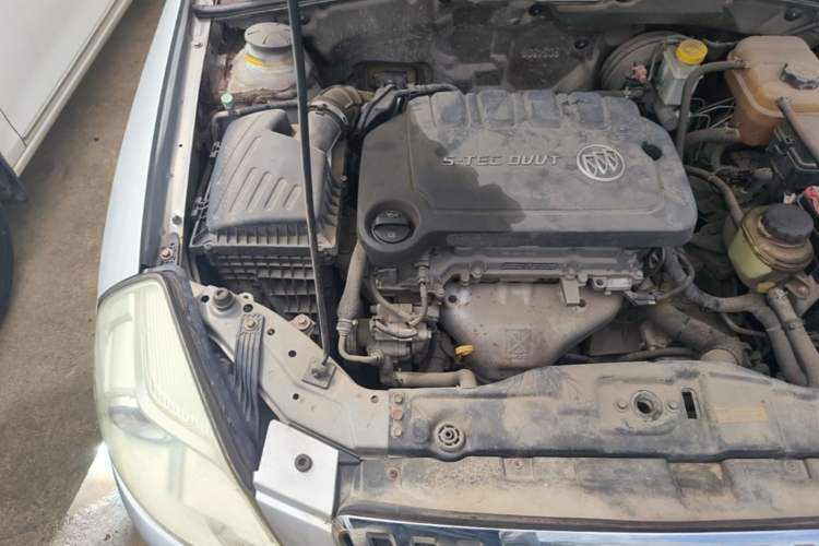 Used Buick Excelle 2013 1.5L Automatic Classic Model Engine Bay Right