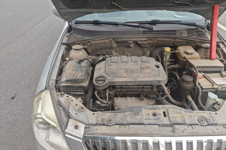Used Buick Excelle 2013 1.5L Manual Luxury Model Engine Bay Right
