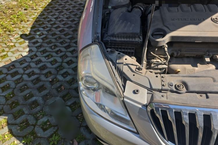 Used Buick Excelle 2013 1.5L Manual Classic Model Engine Bay Right