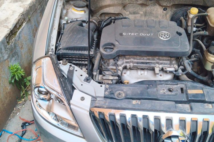 Used Buick Excelle 2013 1.5L Manual Classic Model Engine Bay Right