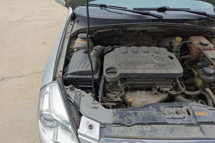Used Buick Excelle 2013 1.5L Automatic Classic Model Engine Bay Right