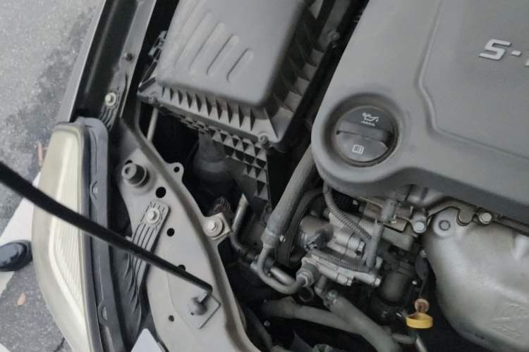 Used Buick Excelle 2013 1.5L Automatic Classic Model Engine Bay Right