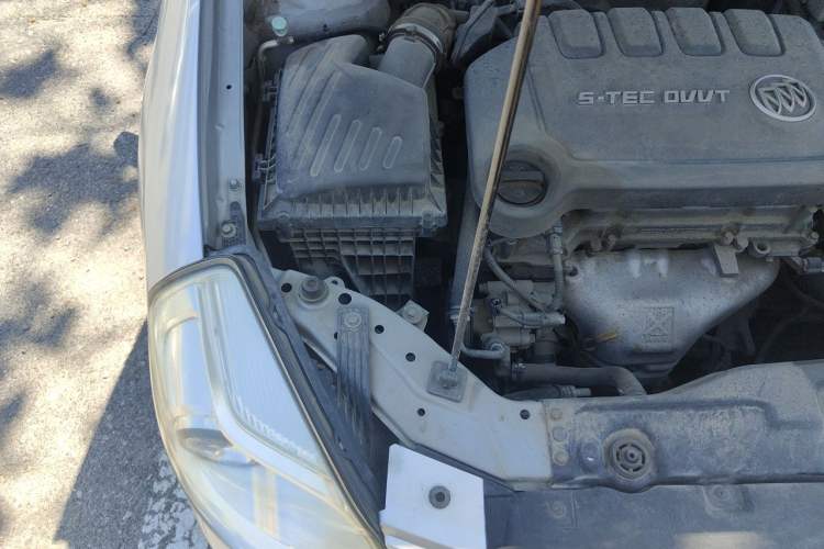 Used Buick Excelle 2013 1.5L Manual Classic Model Engine Bay Right