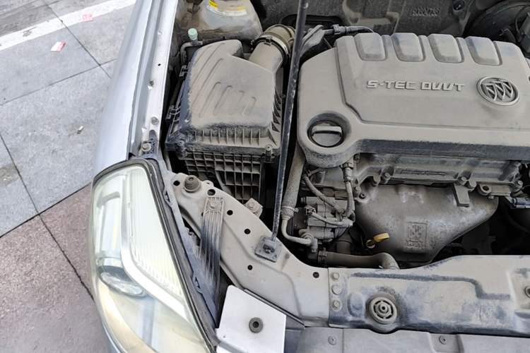 Used Buick Excelle 2013 1.5L Manual Classic Model Engine Bay Right