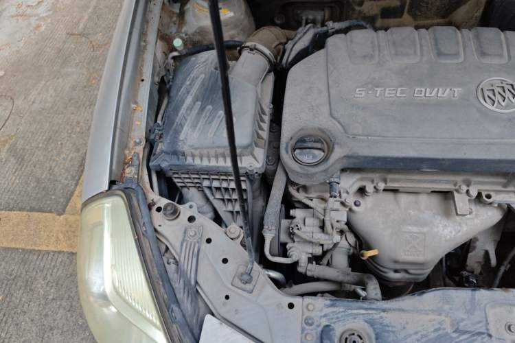Used Buick Excelle 2013 1.5L Manual Classic Model Engine Bay Right
