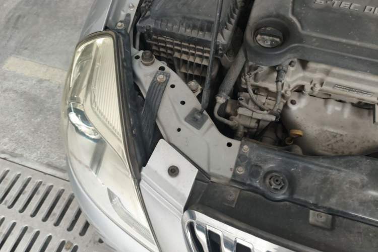 Used Buick Excelle 2013 1.5L Automatic Classic Model Engine Bay Right