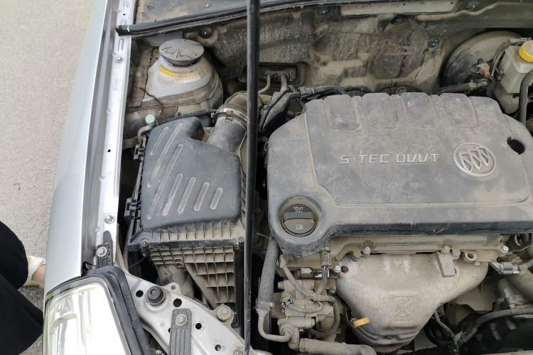 Used Buick Excelle 2013 1.5L Automatic Classic Model Engine Bay Right