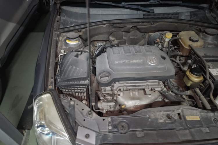 Used Buick Excelle 2013 1.5L Automatic Classic Model Engine Bay Right