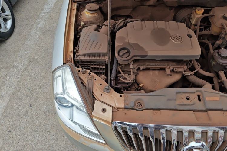 Used Buick Excelle 2013 1.5L Manual Classic Model Engine Bay Right