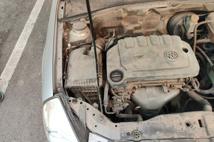 Used Buick Excelle 2013 1.5L Manual Luxury Model Engine Bay Right