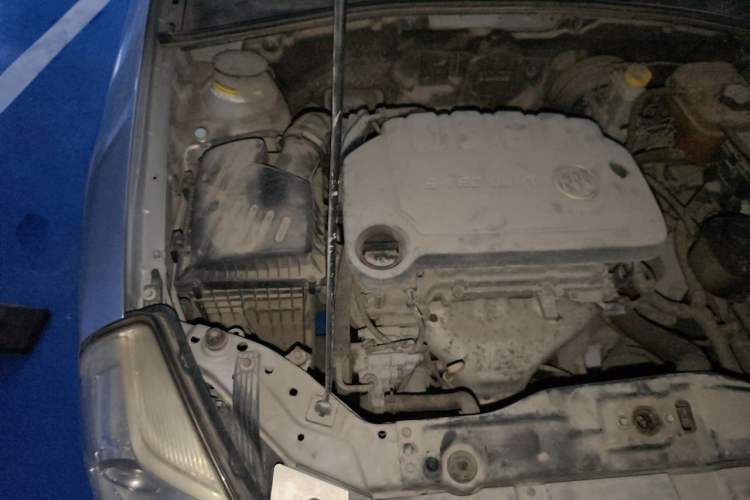 Used Buick Excelle 2013 1.5L Manual Classic Model Engine Bay Right