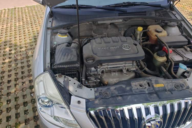 Used Buick Excelle 2013 1.5L Manual Classic Model Engine Bay Right