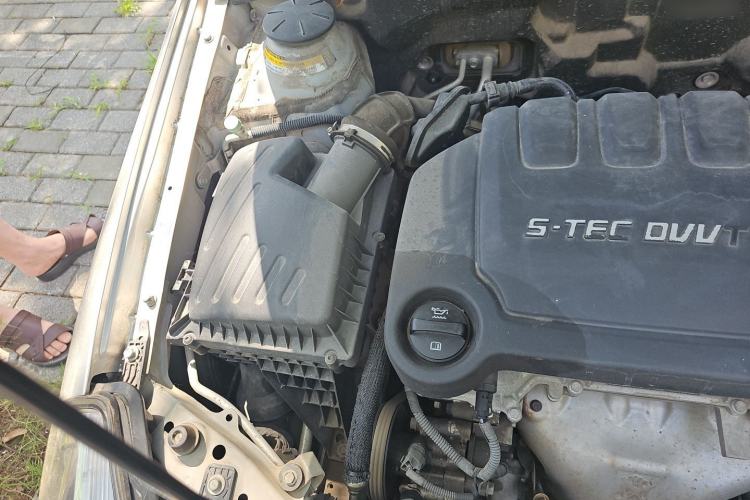 Used Buick Excelle 2013 1.5L Manual Luxury Model Engine Bay Right