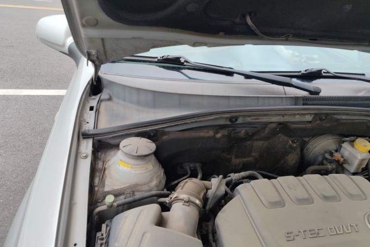 Used Buick Excelle 2013 1.5L Automatic Classic Model Engine Bay Right