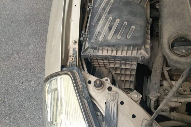 Used Buick Excelle 2013 1.5L Automatic Classic Model Engine Bay Right