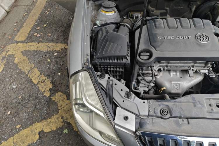 Used Buick Excelle 2013 1.5L Manual Classic Model Engine Bay Right