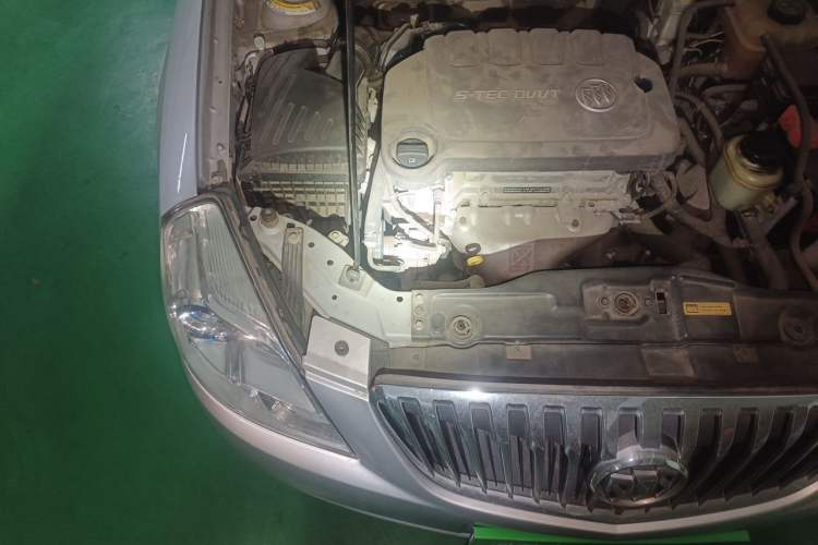 Used Buick Excelle 2013 1.5L Manual Classic Model Engine Bay Right