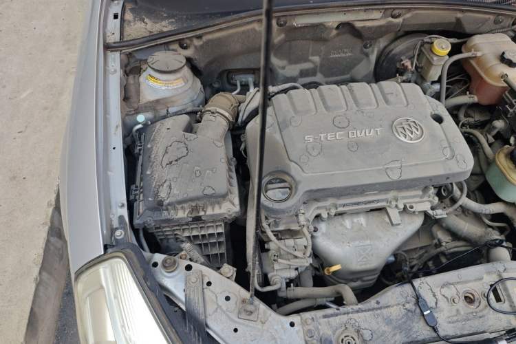 Used Buick Excelle 2013 1.5L Automatic Classic Model Engine Bay Right