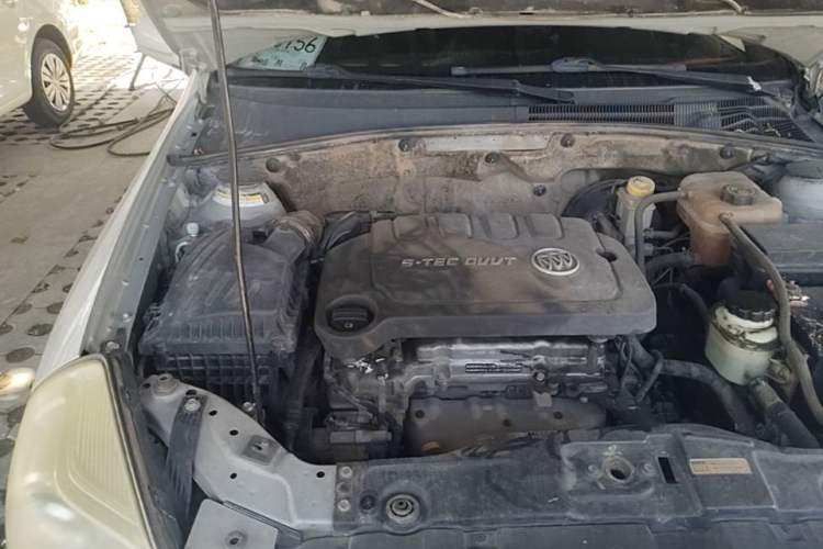 Used Buick Excelle 2013 1.5L Manual Classic Model Engine Bay Right