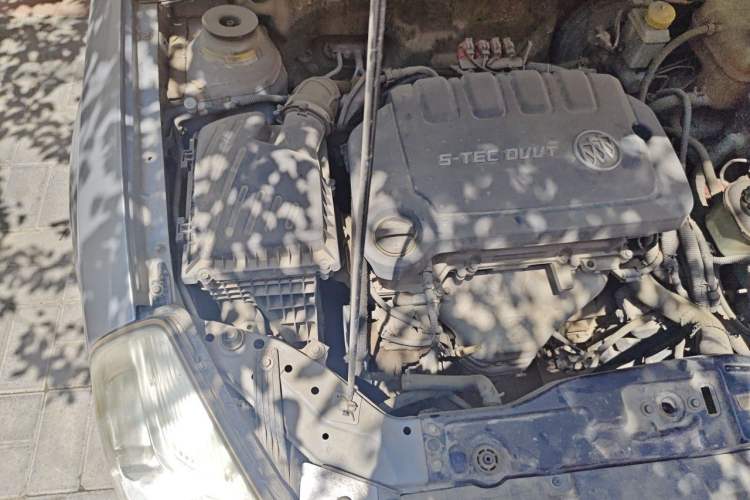 Used Buick Excelle 2013 1.5L Automatic Classic Model Engine Bay Right