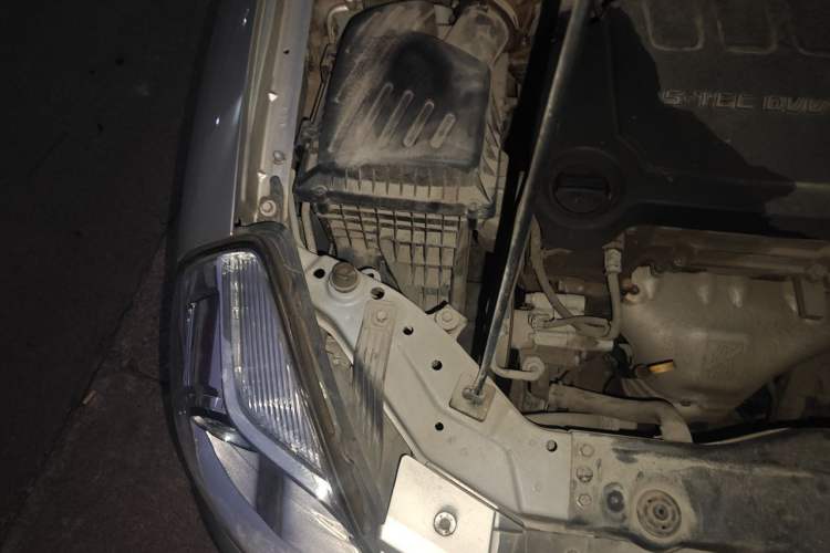 Used Buick Excelle 2013 1.5L Manual Classic Model Engine Bay Right