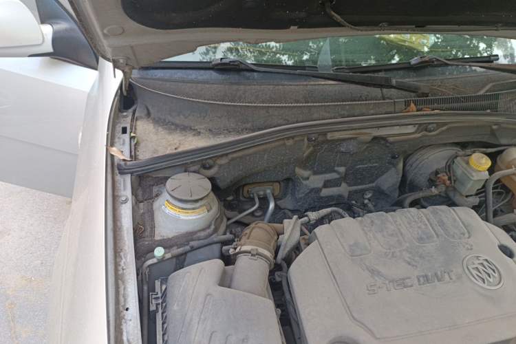 Used Buick Excelle 2013 1.5L Automatic Classic Model Engine Bay Right