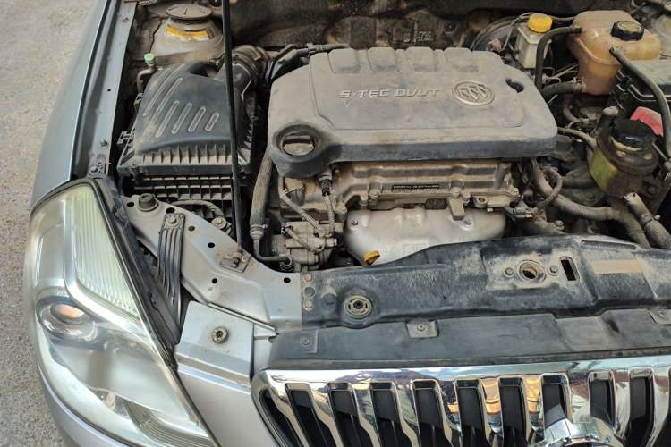 Used Buick Excelle 2013 1.5L Automatic Classic Model Engine Bay Right
