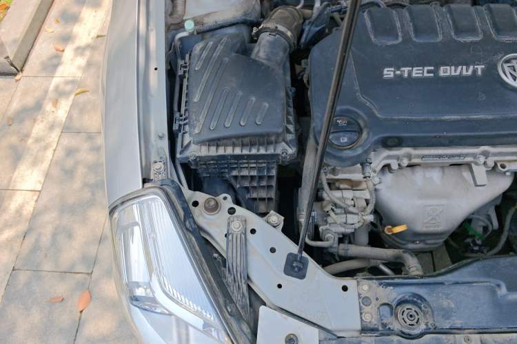 Used Buick Excelle 2013 1.5L Manual Luxury Model Engine Bay Right