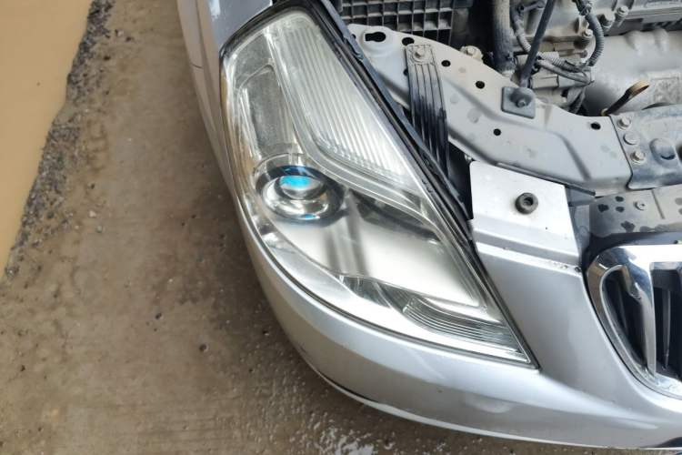 Used Buick Excelle 2013 1.5L Manual Classic Model Engine Bay Right