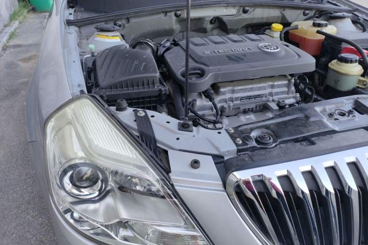 Used Buick Excelle 2013 1.5L Manual Luxury Model Engine Bay Right