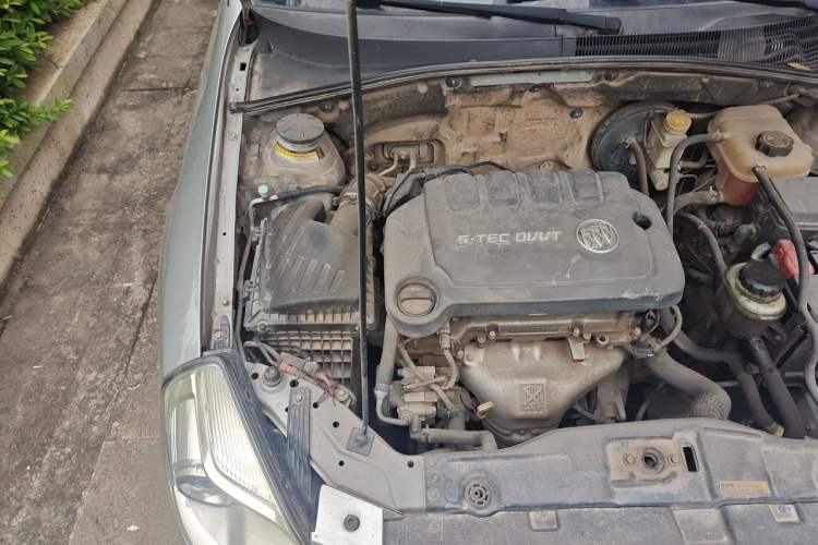 Used Buick Excelle 2013 1.5L Manual Classic Model Engine Bay Right