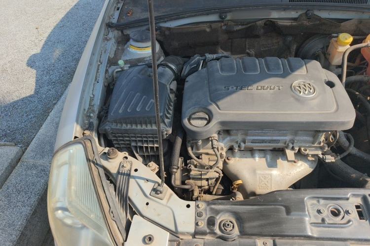 Used Buick Excelle 2013 1.5L Manual Luxury Model Engine Bay Right