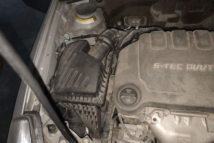 Used Buick Excelle 2013 1.5L Automatic Classic Model Engine Bay Right