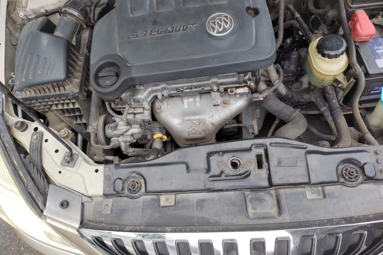 Used Buick Excelle 2013 1.5L Manual Classic Model Engine Bay Right