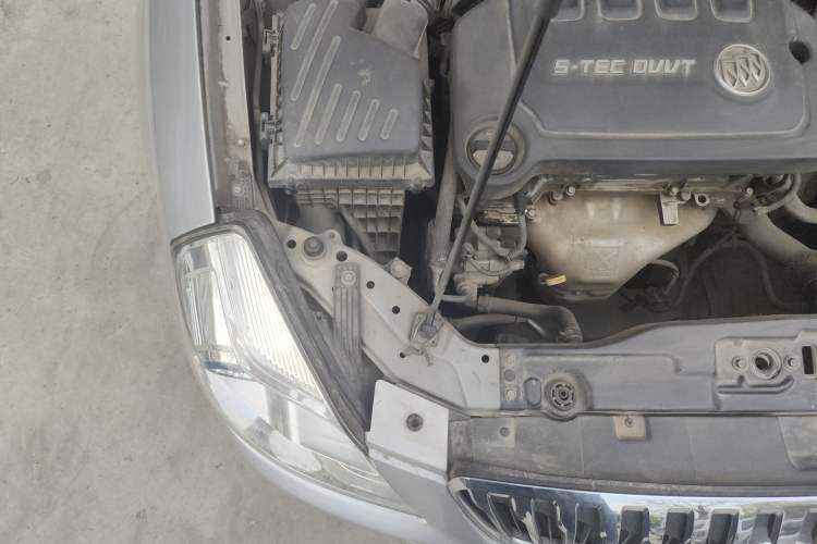 Used Buick Excelle 2013 1.5L Manual Classic Model Engine Bay Right