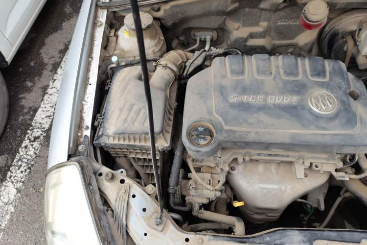 Used Buick Excelle 2013 1.5L Manual Classic Model Engine Bay Right